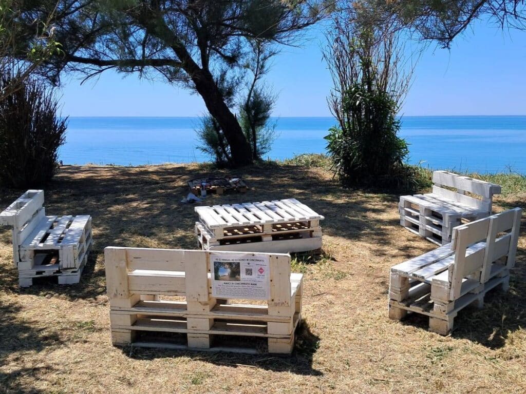 Anzio, volontari in azione sul lungomare: "Un atto di cura collettivo" 2