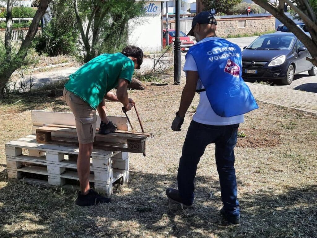 Anzio, volontari in azione sul lungomare: "Un atto di cura collettivo" 1