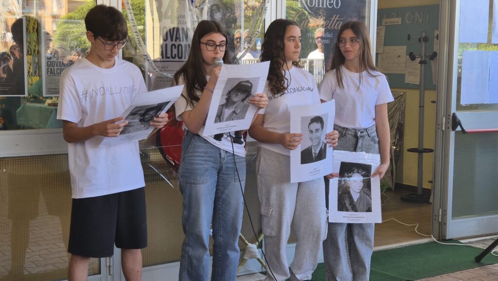 All'IC Anzio IV - una giornata di Memoria e Legalità per il 34° anniversario della Strage di Capaci 2 All'IC Anzio IV - una giornata di Memoria e Legalità per il 34° anniversario della Strage di Capaci 2