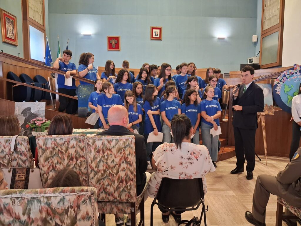 "Ricordare per non dimenticare": la Sala Consiliare si riempie della voce e dei sogni dei ragazzi dell’IC Nettuno III 2