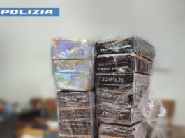Roma, carico di 3 kg di hashish mascherato da spesa. Un arresto