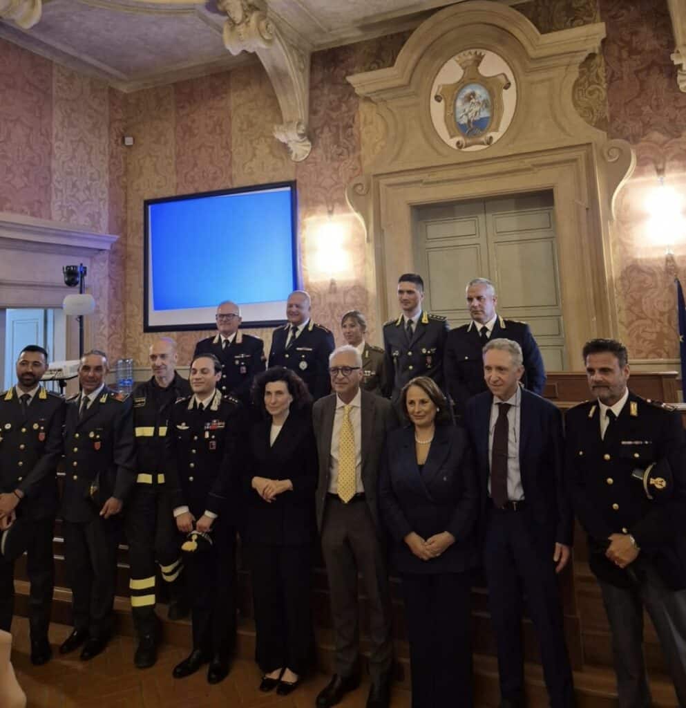 Anzio, a Villa Sarsina folla di autorità e cittadini all'inaugurazione della mostra "l'eredità di Falcone e Borsellino" 5 Anzio, a Villa Sarsina folla di autorità e cittadini all'inaugurazione della mostra "l'eredità di Falcone e Borsellino" 5