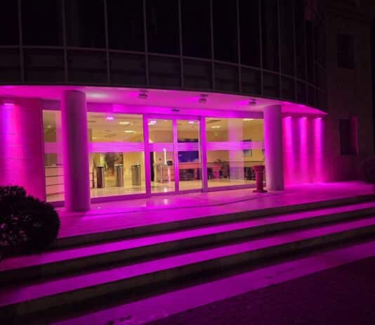 Il Consiglio regionale si illumina di magenta per sensibilizzare sulle patologie gastrointestinali