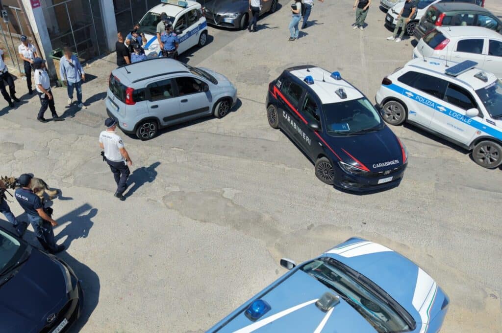 Lavinio, Maxi operazione interforze: chiusi esercizi commerciali irregolari, sequestrata droga e patenti ritirate 1