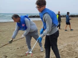 Nettuno, domani il plogging arriva in spiaggia: «La tutela del mare comincia dai piccoli gesti»