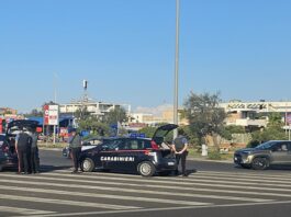 Ostia, i carabinieri denunciano 6 persone, sequestrate droga e armi, attività bar sospesa
