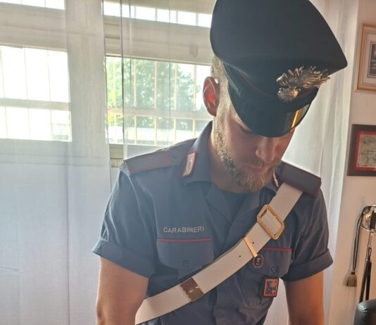 Stretta dei Carabinieri su Nettuno: due arresti per droga e due denunce per furto di costumi