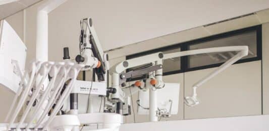 Latina, scoperto studio dentistico abusivo: sequestrato l’ambulatorio in una casa