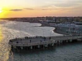 Ostia, si tuffa dal pontile e sbatte la testa: morto un ragazzo In Libera Uscita 3