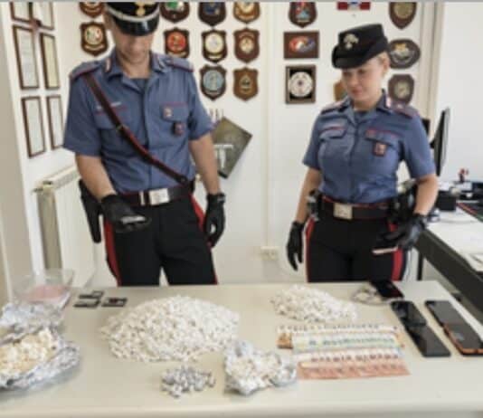 Nettuno, contrasto allo spaccio, i Carabinieri arrestano cinque persone, sequestrati 2 kg di crack