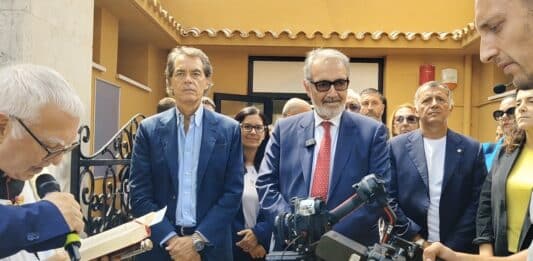 Passerella elettorale e bugie, all’inaugurazione dell’ospedale e della casa di comunità