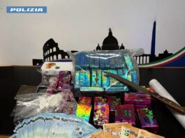 Roma, dalle basi logistiche dello spaccio al Delivery su quattroruote: 8 arresti e oltre 4 kg e mezzo di droga sequestrati dalla Polizia