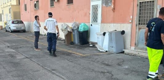 Anzio, Continuano i controlli della polizia locale sui rifiuti: primi mezzi sequestrati e installazione della videosorveglianza ambientale
