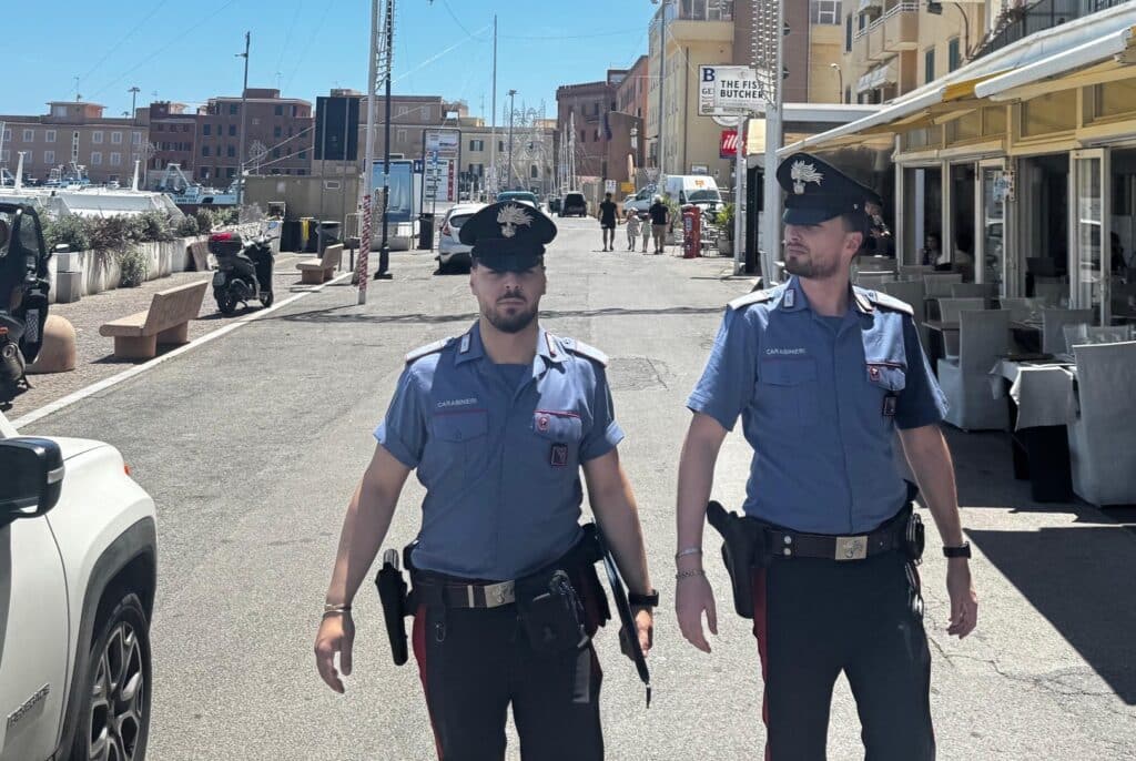 Stretta dei Carabinieri contro topi d'auto e spacciatori nei centri storici di Anzio e Nettuno. Sequestrati attrezzi da scasso e droga 1 Stretta dei Carabinieri contro topi d'auto e spacciatori nei centri storici di Anzio e Nettuno. Sequestrati attrezzi da scasso e droga 1