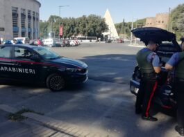 Ostiense, 56enne colpita al volto e rapinata mentre pagava il tagliando del parcheggio