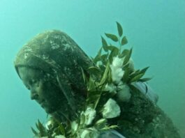 Nettuno, deposta una corona alla Madonna sommersa a Torre Astura. L’evento ripreso dalla Rai