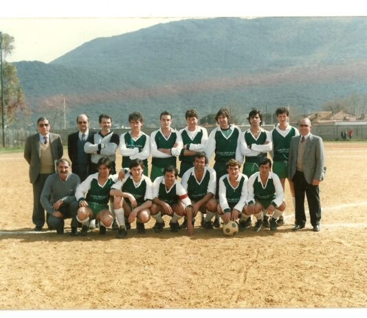 Il Pallone di Terra, i Valori di un’Epoca: Quando il Calcio Era Unione, Vita e Famiglia nella Storica “Nuova Circe”