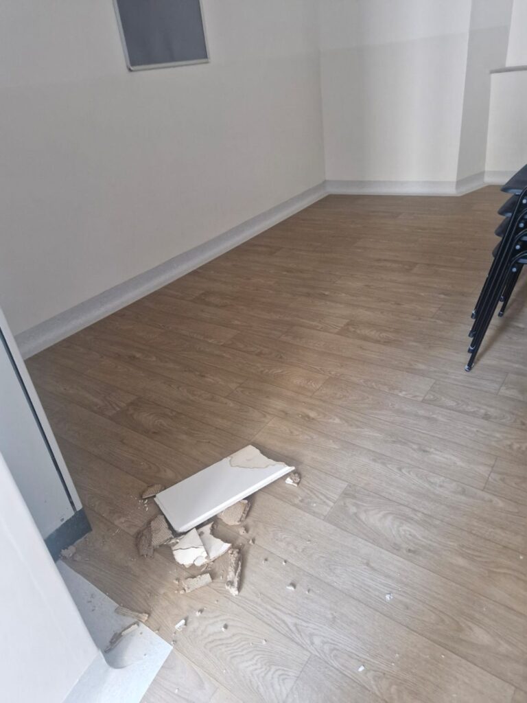 Alla Casa di Comunità di Nettuno, non ancora inaugurata il controsoffitto già cade a pezzi 1