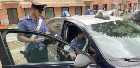 Roma, attende la ex in strada e la aggredisce. Arrestato 38enne per maltrattamenti