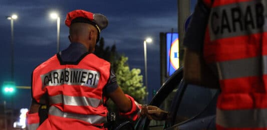 Roma, fermato al posto di blocco viene trovato con 300 pasticche di anabolizzanti