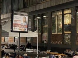 #Spin Time Labs, l’umanità lasciata sul marciapiede davanti al Palazzo vuoto per cui lo Stato paga 200mila euro ogni mese