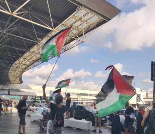 Un muro di coscienza attraversa l’Italia: cinque aeroporti, un solo messaggio “a Gaza e in Cisgiordania si sta consumando un genocidio” In Libera Uscita 1