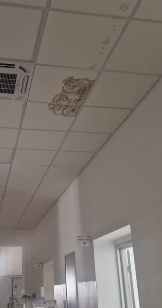 Alla Casa di Comunità di Nettuno, non ancora inaugurata il controsoffitto già cade a pezzi 3