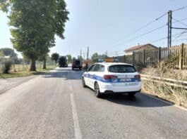 Inscenano finto investimento: tre persone denunciate per simulazione di incidente, procurato allarme e interruzione di pubblico servizio