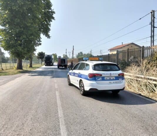 Inscenano finto investimento: tre persone denunciate per simulazione di incidente, procurato allarme e interruzione di pubblico servizio