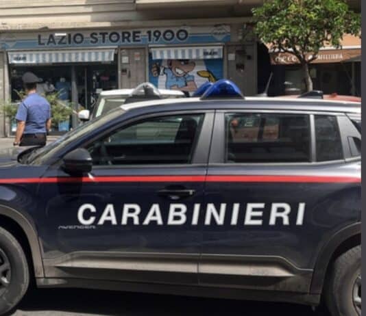 Ostia, uomo incappucciato spara contro un Lazio Store
