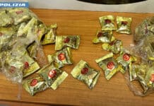 Aeroporto Fiumicino, 5 kg di cocaina nascosti nei biscotti della fortuna e diretti in Asia