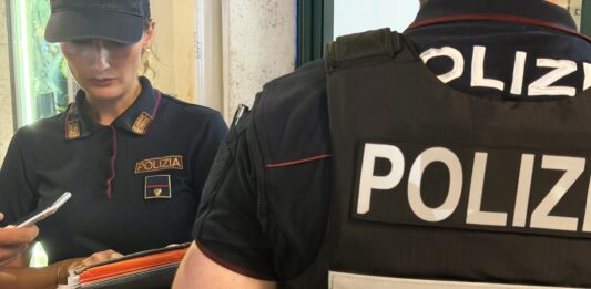 Ostia, stretta della Polizia sul litorale romano: 3 arresti, 2 denunce ed oltre 220 persone identificate