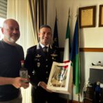 Il sindaco Burrini saluta il tenente dei Carabinieri Giovanni Frazzica In Libera Uscita 6