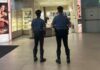 Roma, rapina a mano armata in pieno giorno alla gioielleria del centro commerciale In Libera Uscita 21
