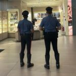 Roma, rapina a mano armata in pieno giorno alla gioielleria del centro commerciale In Libera Uscita 6