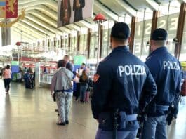 Ore a fissarla mentre lavorava, richiesta insistenti di appuntamenti, stalker in stazione arrestato dalla Polizia ferroviaria