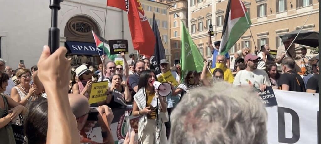 "Criticare Israele non è antisemitismo", centinaia davanti a Montecitorio contro il Ddl Antisemitismo 1