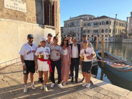 Nettuno alla Regata Storica di Venezia, l’equipaggio sul Canal Grande con le casacche del baseball In Libera Uscita 4