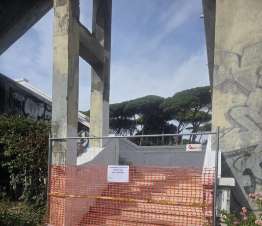 Chiuso il cavalcavia pedonale della stazione di Anzio, il provvedimento comunicato da Rfi