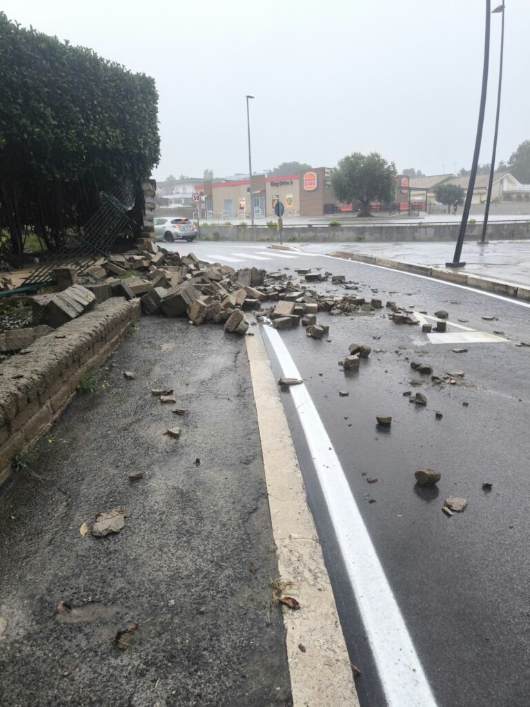 Anzio, Maltempo, criticità su diverse strade. L'allerta meteo arancione emessa dal centro funzionale della Regione Lazio 2