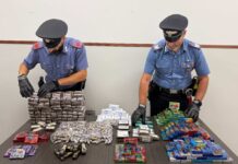 Roma, Carabinieri controllano 46enne sotto casa e trovano 42 kg di hashish