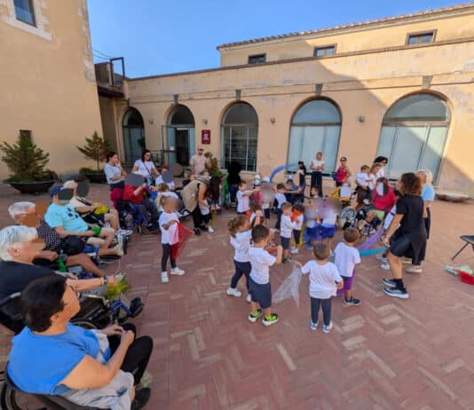 Nettuno, Festa al Forte San Gallo, i bimbi della scuola dell’infanzia Nadalin giocano con i nonni di Villa Gaia