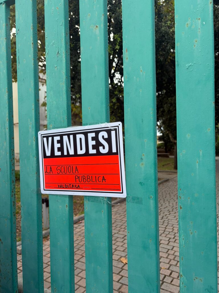 Anzio 12 ottobre, gli studenti e le studentesse dell'Innocenzo XII hanno scioperato affiancati dalle scuole del territorio 1