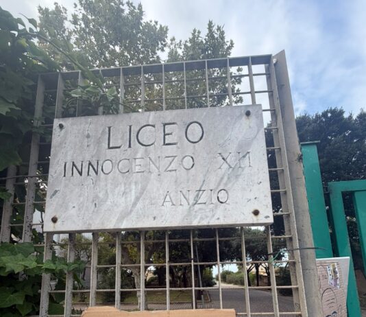 Anzio 12 ottobre, gli studenti e le studentesse dell’InnocenzoXII hanno scioperato affiancati dalle scuole del territorio