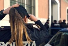Roma, spacciatore offre la droga al cliente sbagliato. Cinque arresti