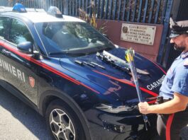 Roma, 26enne si barrica in casa e minaccia i Carabinieri con arco e frecce