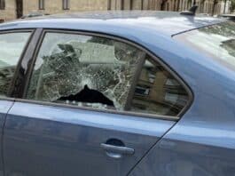 Nettuno, Vandali in azione: vetri delle auto rotti nella notte a Cretarossa