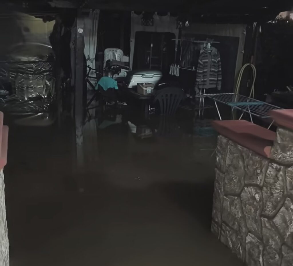 Nubifragio, allagato il centro commerciale Latinafiori, migliara 45 l'acqua entrata nelle abitazioni 1 Nubifragio, allagato il centro commerciale Latinafiori, migliara 45 l'acqua entrata nelle abitazioni 1
