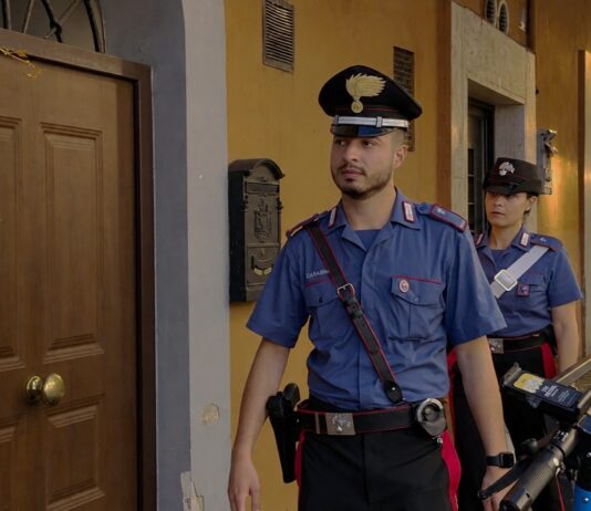 Viola il divieto di avvicinamento, 37enne fermato dopo allarme del braccialetto