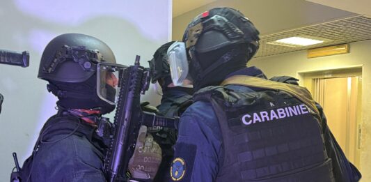 Velletri, officina abusiva trasformata in base dello spaccio. 17 misure cautelari